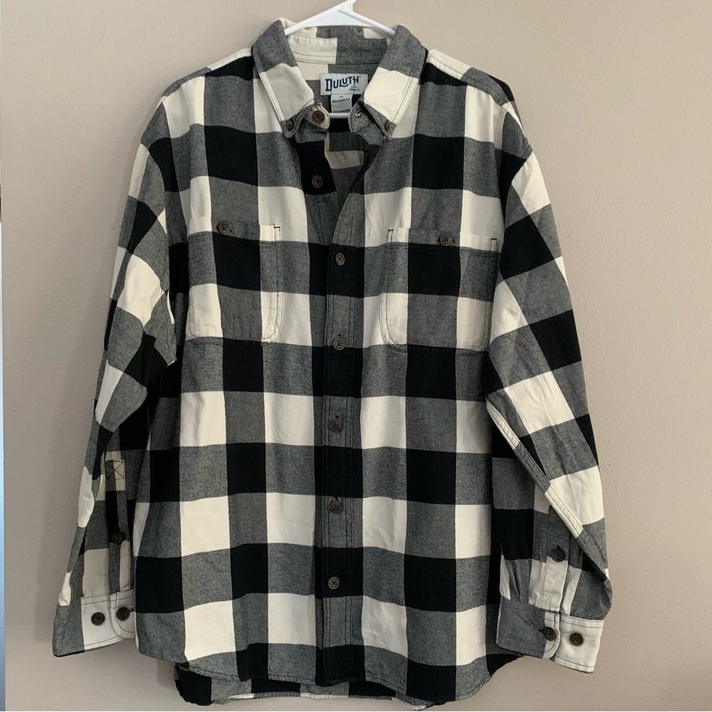 Duluth Trading Company Relaxed Fit Black & White Plaid Button Down Shirt Size XL
